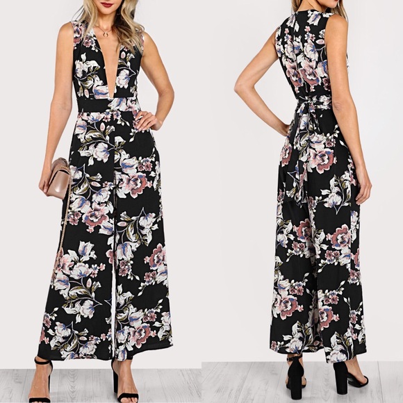Pants - ⚡️🆕Small🥂Floral plunge black  jumpsuit